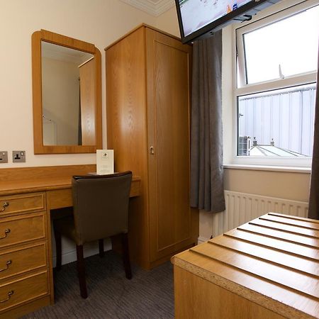 Globe Inn Тамуорт Экстерьер фото