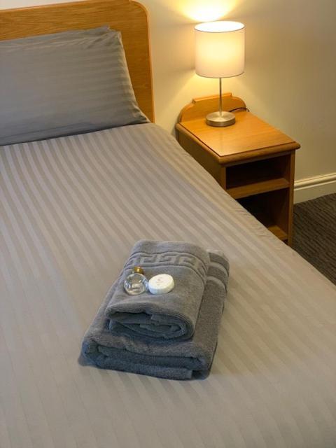 Globe Inn Тамуорт Экстерьер фото