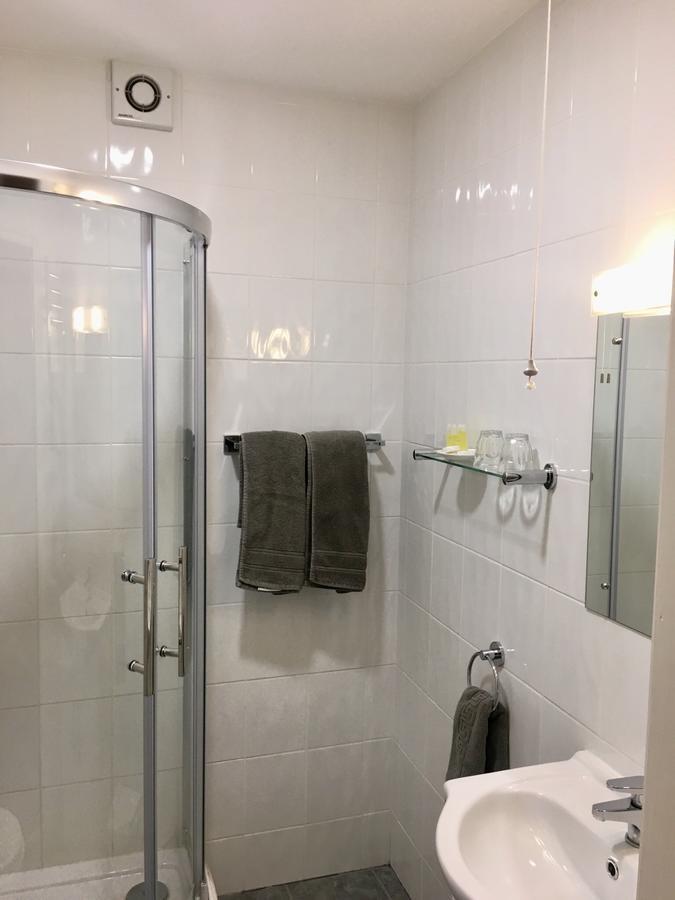 Globe Inn Тамуорт Экстерьер фото